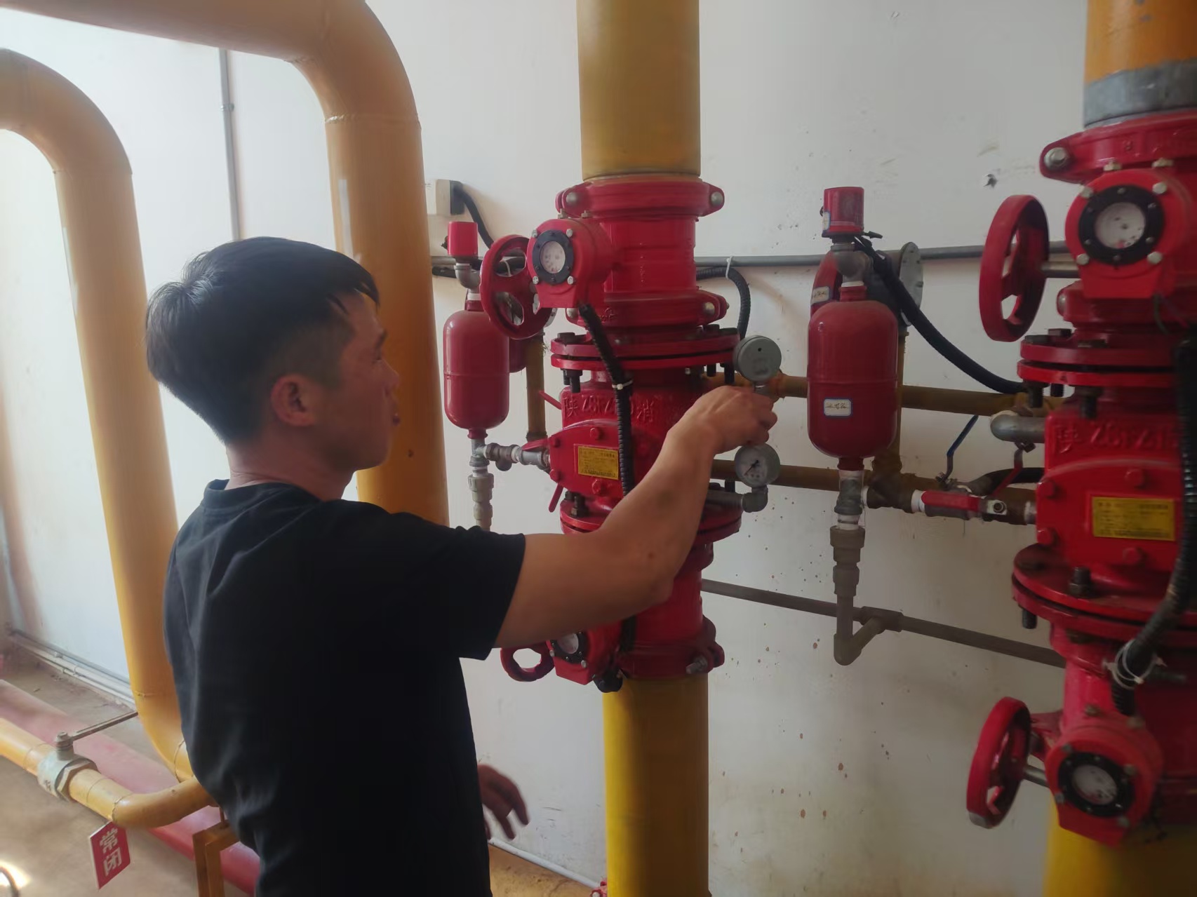 強(qiáng)化設(shè)施管護(hù)  筑牢安全防線